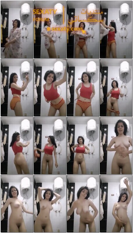 بنت سكسي بملابس النوم تتشرمط على حبيبها و تعرض البزاز و الكس