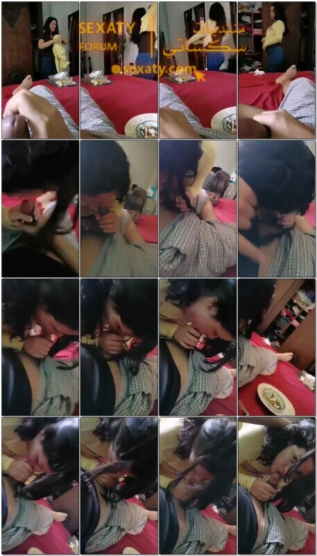 مع خطيبتو الممحونة يخرجلها زبره و تنزل فيه مص بكل شرمطة طلعت روحه