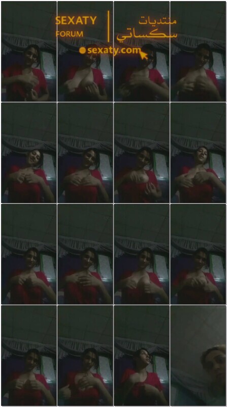 بنت حلوة في الليل تعرض بزازها لصاحبها و تلعب بيهم و هي مش واخذة بالها